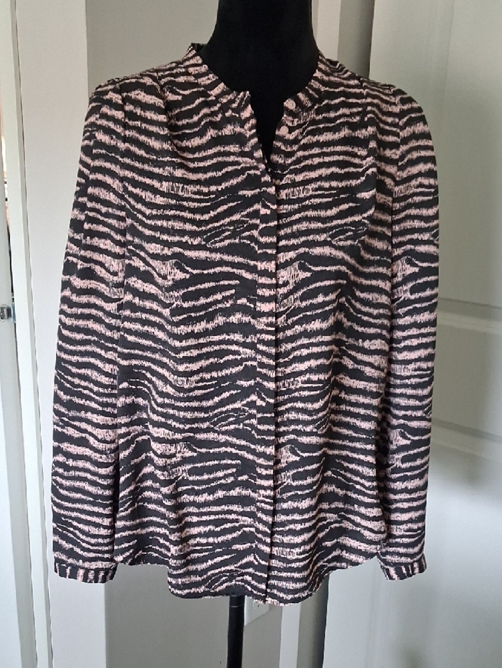 Joie Tatiana Tiger Print Long Sleeve Button Down Blouse ** Size M